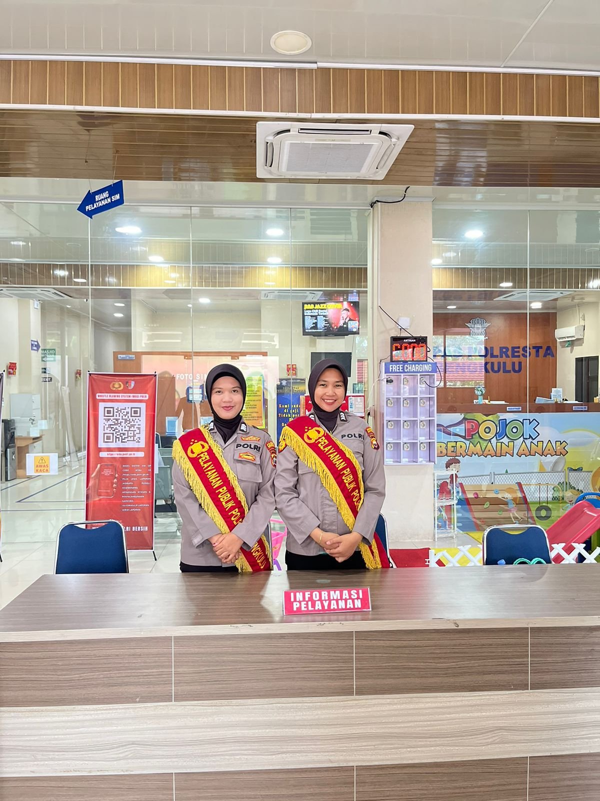 Polresta Bengkulu Hadirkan Pelayanan Prima, Polwan Sambut Warga Secara Humanis