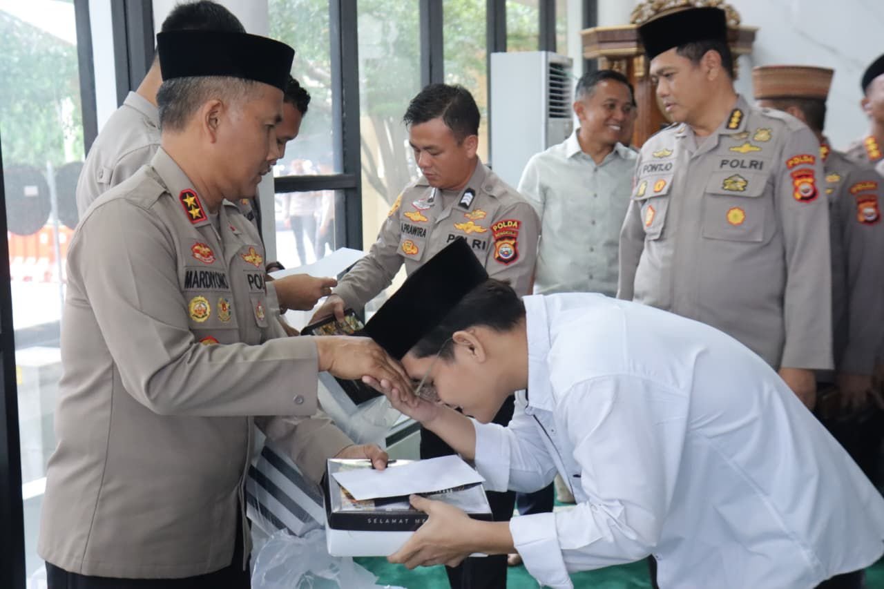 Jaga Kamtibmas, Kapolda Bengkulu Gelar Doa Bersama dengan Santri Pondok Pesantren Salafiyah Kota Bengkulu di Masjid Al Amin