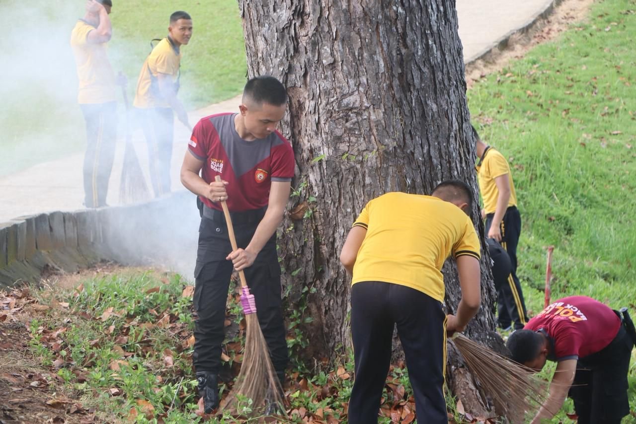 Wujudkan Lingkungan ASRI, Kapolda Bengkulu Pimpin Korve Bersama 300 Personel di Lapangan Golf Merah Putih