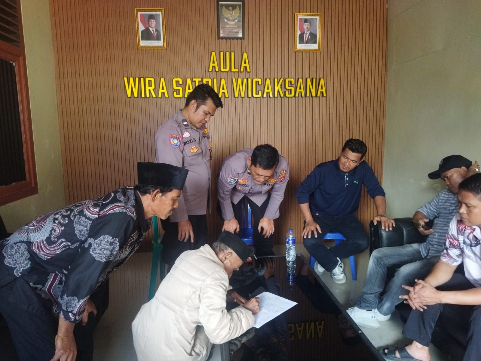 Hukum Tak Mesti Berakhir di Penjara, Polsek Sindang Kelingi Selesaikan Kasus Secara Kekeluargaan