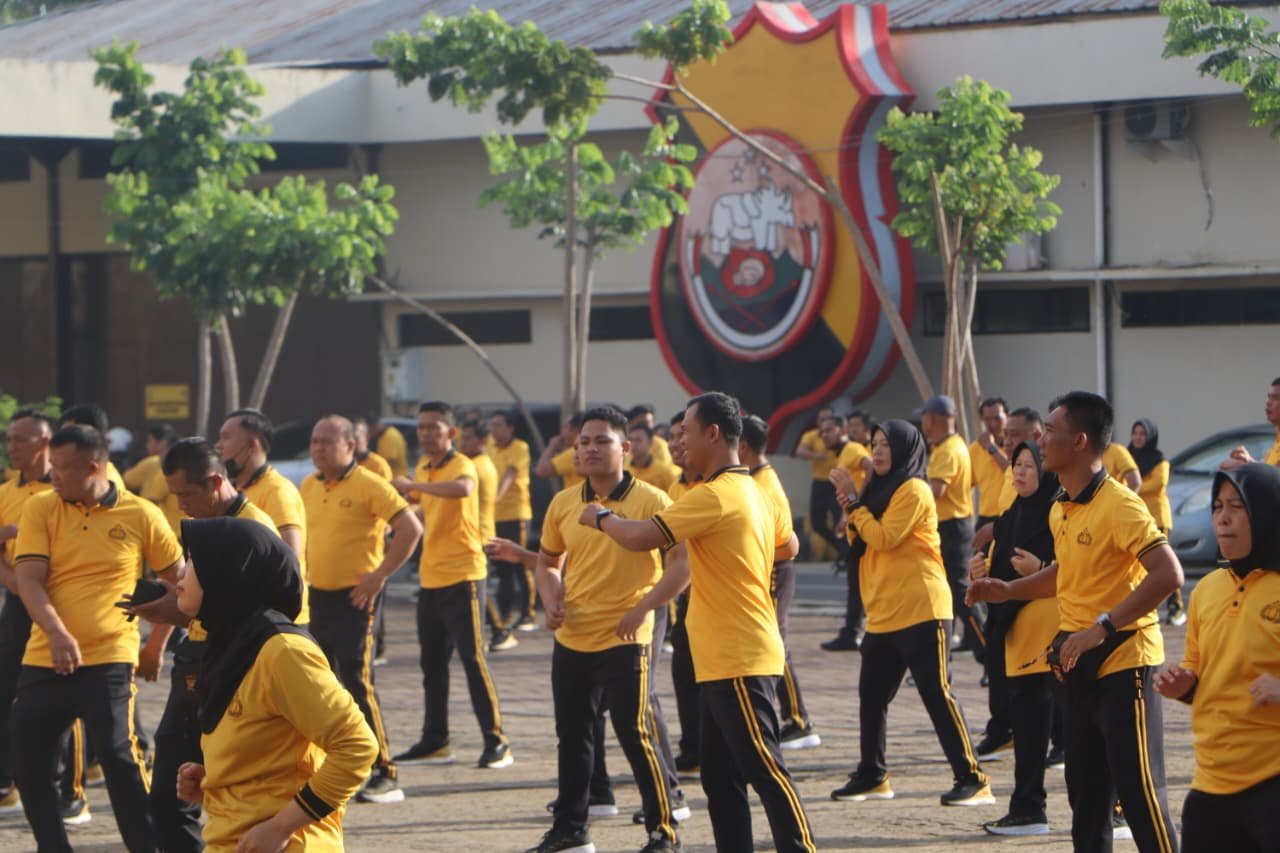 Polda Bengkulu Gelar Senam Bersama dan Pengecekan Personel untuk Tingkatkan Kebugaran dan Disiplin