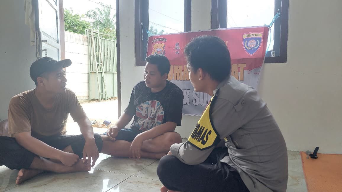 Tampung Keluhan Warga, Polsek Sukaraja Gelar Jumat Curhat di Desa Kayu Arang