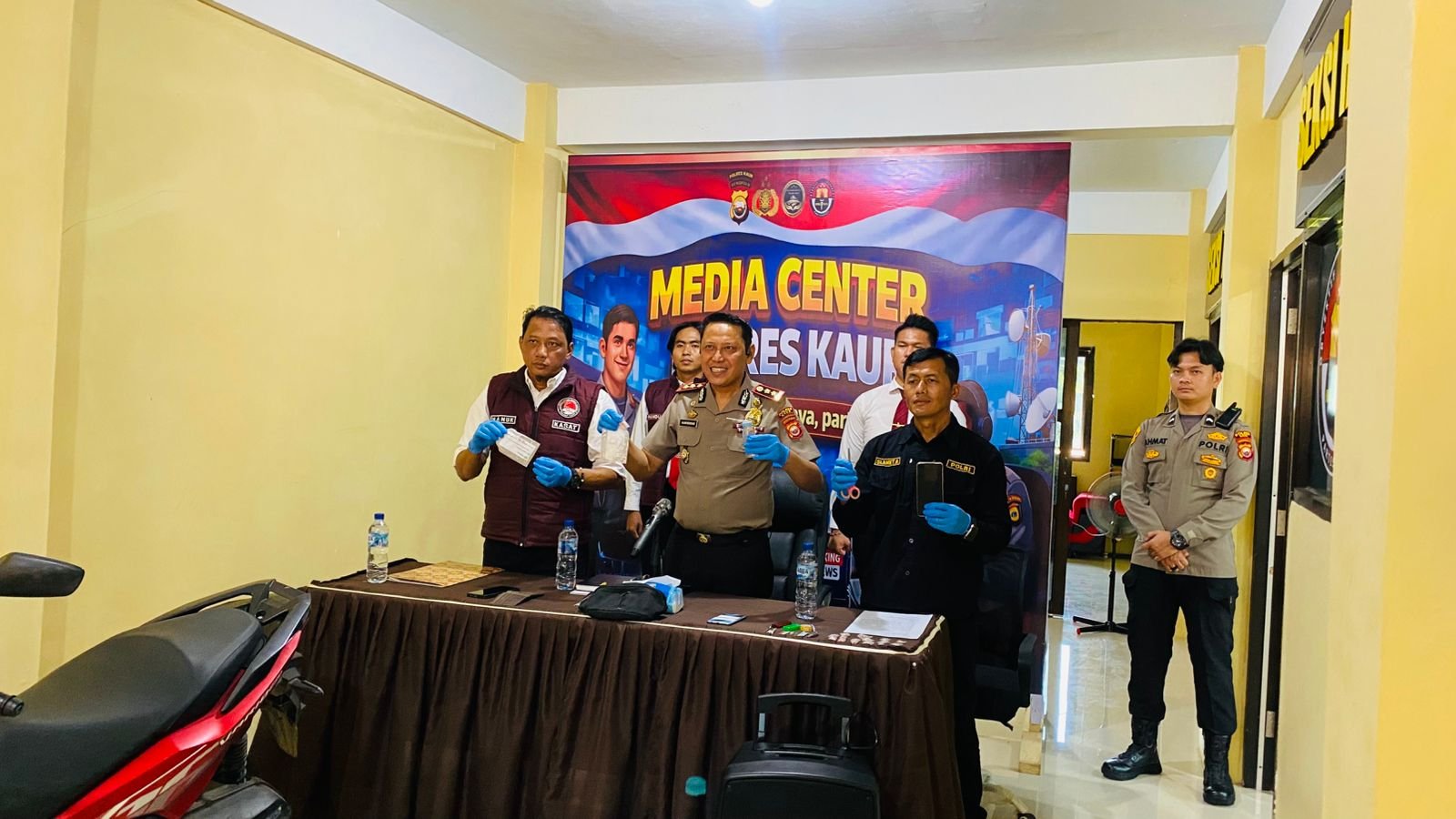 Polres Kaur Press release ungkap kasus dugaan penyalah gunaan Narkotika dengan modus panti pijat