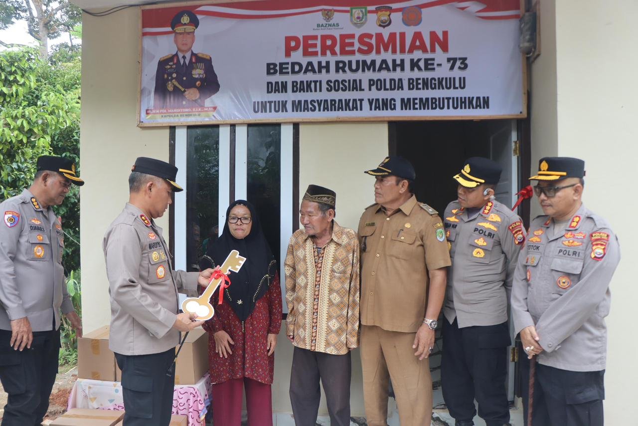 Kapolda Bengkulu Resmikan Bedah Rumah ke-73 dan Salurkan Bakti Sosial kepada Masyarakat