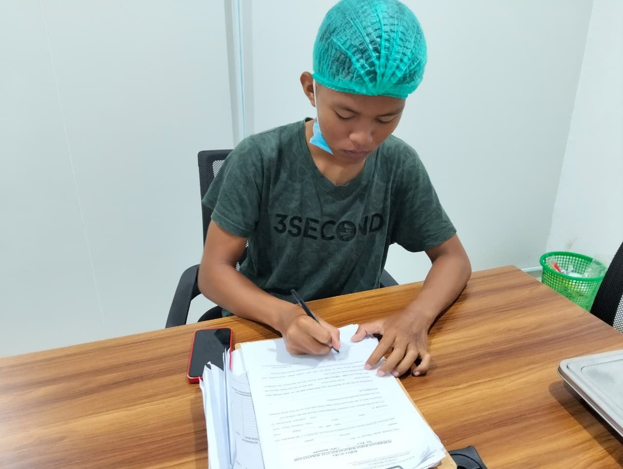 Pastikan Makanan Aman dan Higienis, Tim FS MBG Periksa Bahan Pangan di Dapur SPPG Polda Bengkulu