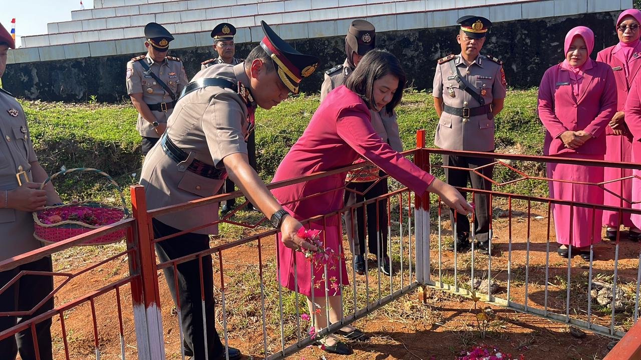 Mengenang Jasa Pahlawan, Polres Kaur Gelar Ziarah dalam Rangka Hari Bhayangkara ke-80