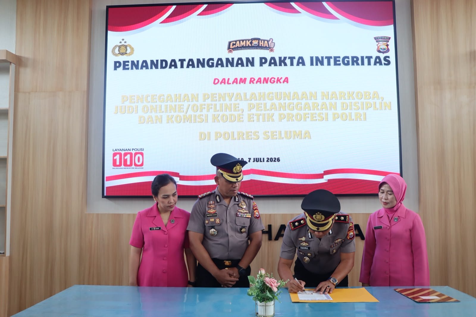 Polres Seluma Teguhkan Komitmen Integritas, Seluruh Personel Teken Pakta Integritas Cegah Narkoba dan Judi Online
